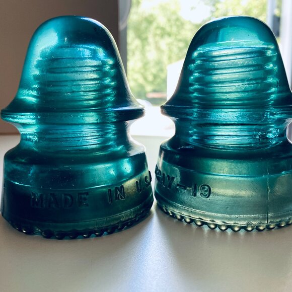 2 VNTG Blue Glass Electric Insulators Hemingray-19 Beaded Bottom, 1 W/Chip ("N") - Picture 2 of 8